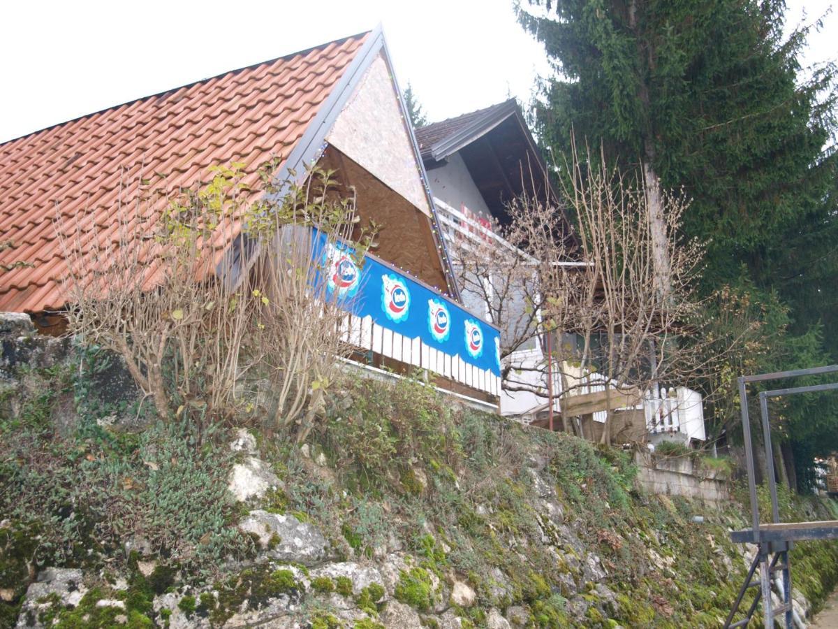 Alfa Appartement Kulen Vakuf Buitenkant foto